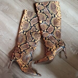 EUC Steve Madden Kinga Snakeprint boot 6.5